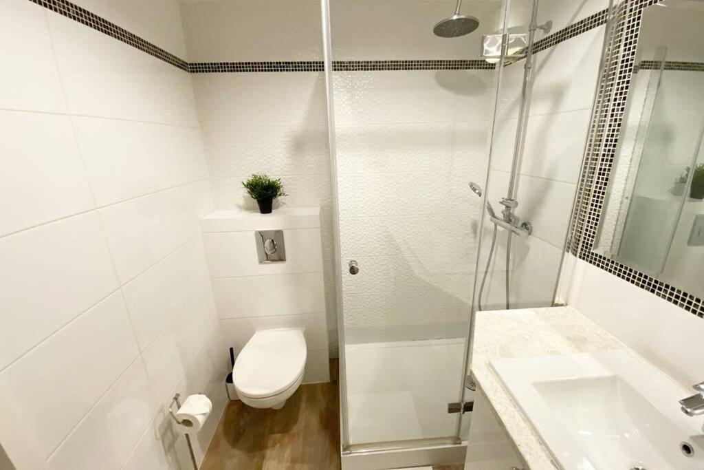 Exclusive 2Br! Apartment Near City Center +Netflix Warsaw Ngoại thất bức ảnh