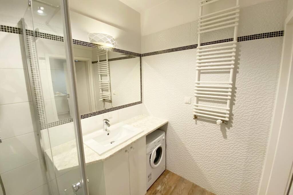 Exclusive 2Br! Apartment Near City Center +Netflix Warsaw Ngoại thất bức ảnh