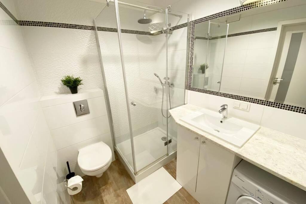Exclusive 2Br! Apartment Near City Center +Netflix Warsaw Ngoại thất bức ảnh