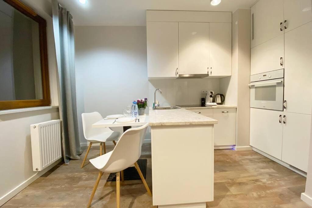 Exclusive 2Br! Apartment Near City Center +Netflix Warsaw Ngoại thất bức ảnh